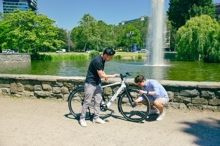 Direkt vor unserem Office haben wir ein neues Bikes getestet