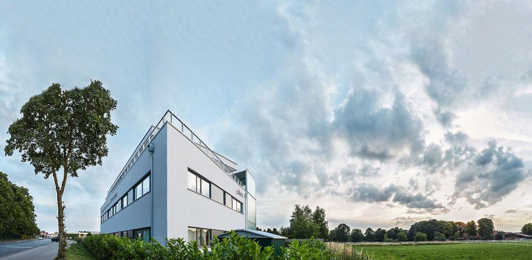 Unser Bürogebäude bei schönem Sonnenaufgang