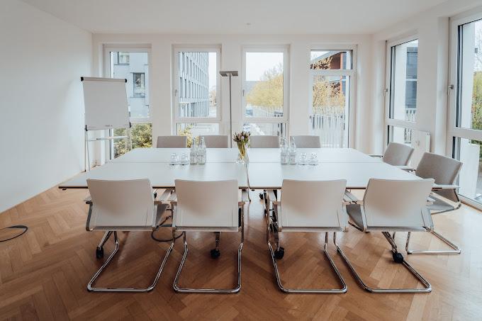 Besprechungsraum und Terrasse