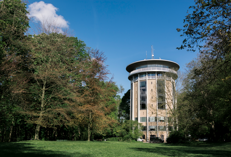 Ein einzigartiger Arbeitsplatz im Aachener Drehtum - mitten in der Natur mit einem Ausblick über Aachen. Ausreichende Parkmöglichkeiten inklusive ;)
