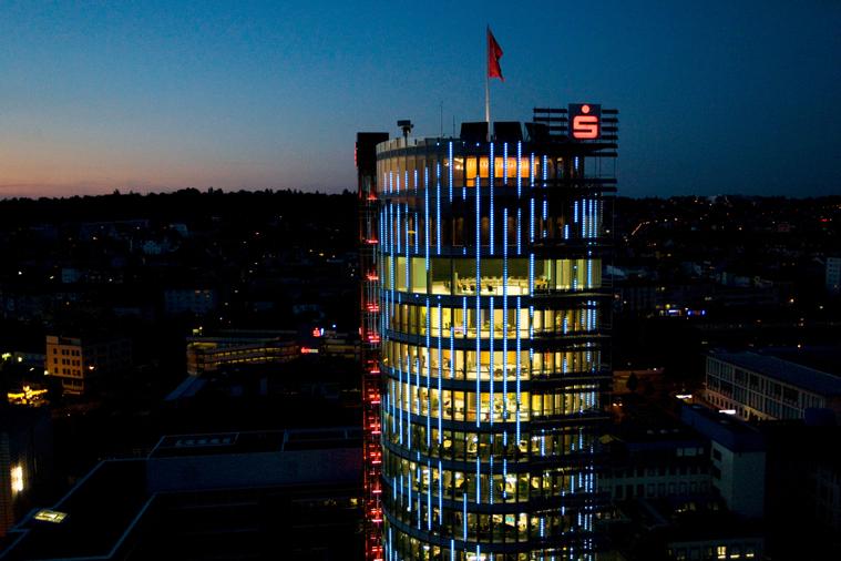 Sparkassenturm bei Nacht