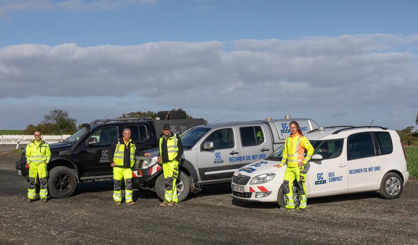 Firmenfahrzeuge und Mitarbeiter