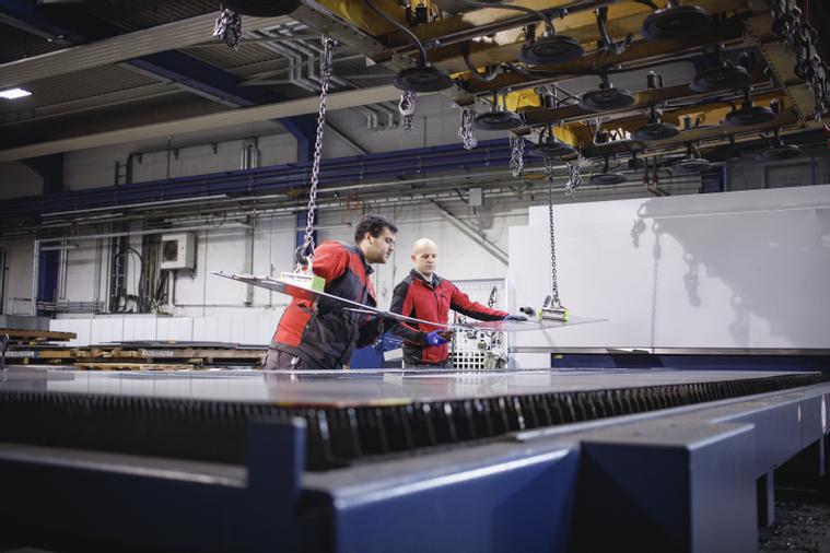 Werde Teil unseres Teams als Maschinen- und Anlagenführer und bringe deine technischen Fähigkeiten in der Produktion ein.