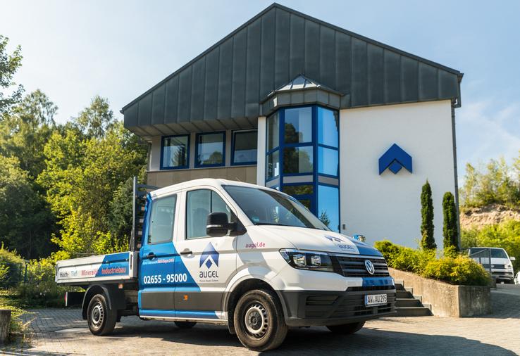 Der Hauptsitz der Firma Augel GmbH befindet sich in Weibern, mittig gelegen zwischen Bonn und Koblenz. Dort befindet sich neben dem Verwaltungsgebäude auch eine eigene Werkstatt sowie Lager und Fuhrpark.