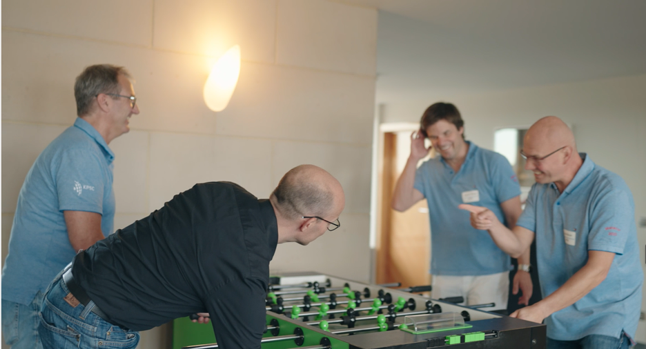 Kollegen beim Treffen von Entscheidungen