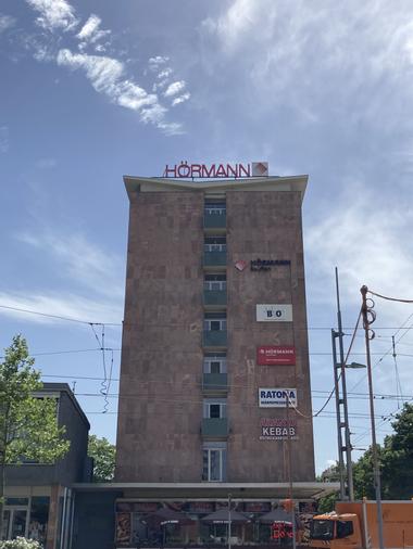 Unser Bürogebäude an der Straße der Nationen