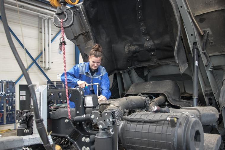 Azubi weiblich Werkstatt