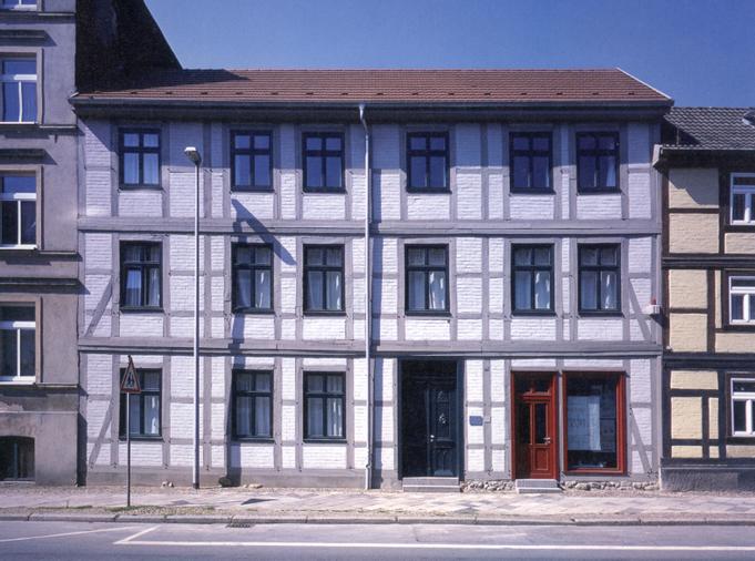 Gebäude Straßenseite