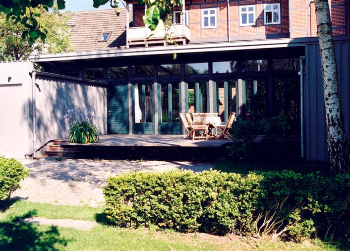 Gebäude Gartenseite