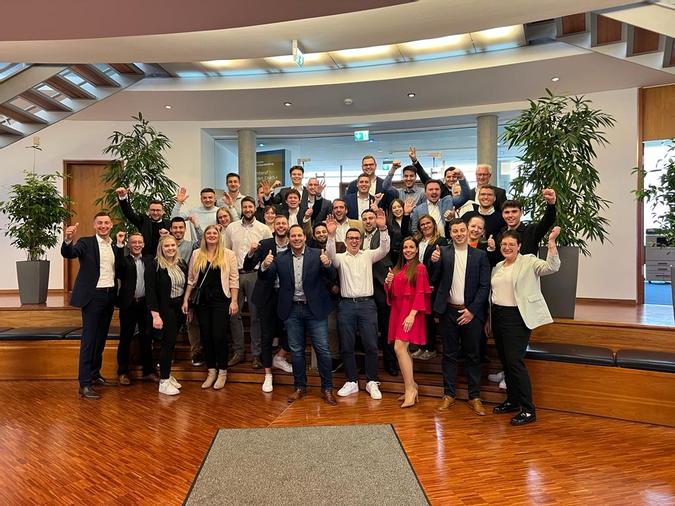 Ein Teil des Teams beim Quartalsmeeting