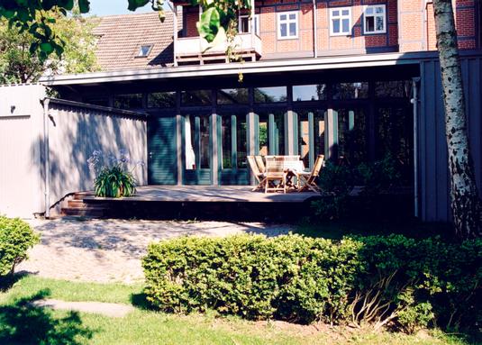 Gebäude Gartenseite